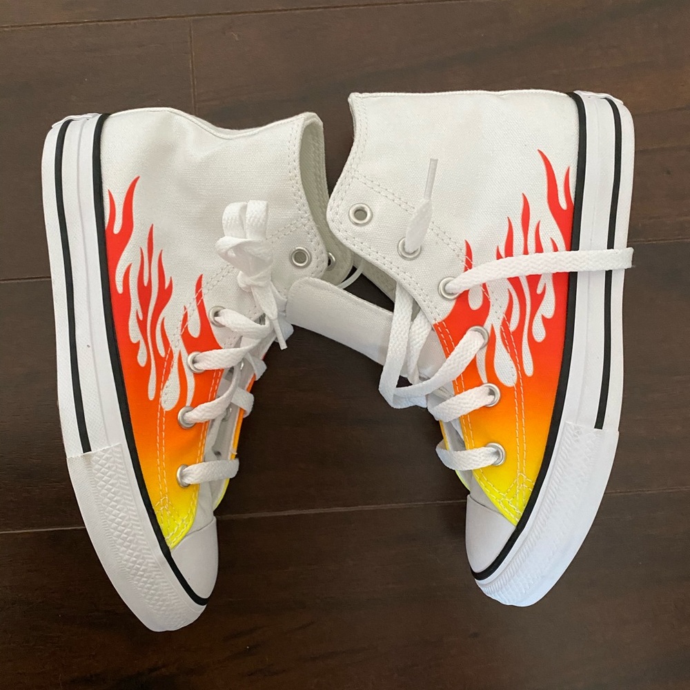 NWT Unisex Converse